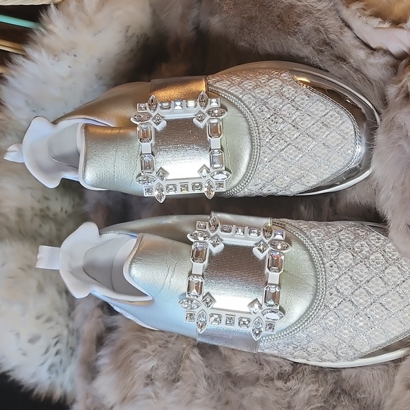 ROGER VIVIER White Silver Viv Crystal Buckle Slip-On Sneakers